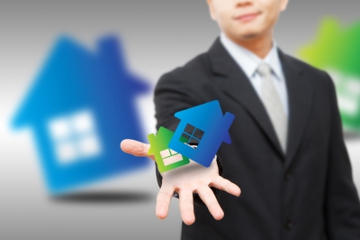 Existe uma grande demanda por corretor de imóveis, entretanto,  para quem deseja ingressar nesse mercado de trabalho, existem dúvidas de como começar ou o que fazer.