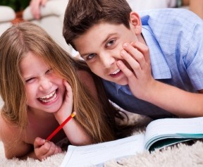 Uma brincadeira de criança resultou na venda de um imóvel no Reino Unido, mais precisamente na cidade de Taunton. Os irmãos Ella (8 anos) e Tomass (6 anos), decidiram ajudar […]