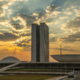 As delações recentes contra o presidente Michel Temer deixaram o país com muitas incertezas. Afinal, Temer cai ou não? E se cair, quem assume? E as reformas? Como reagirá o […]
